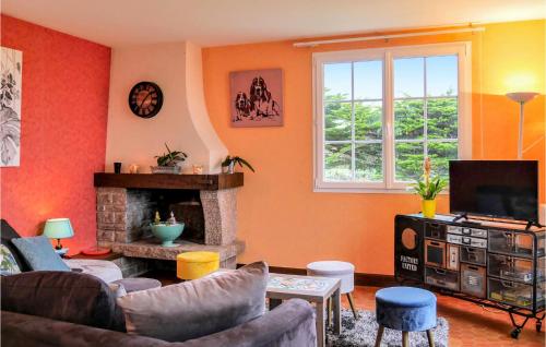 Stunning home in Surville with 5 Bedrooms and WiFi