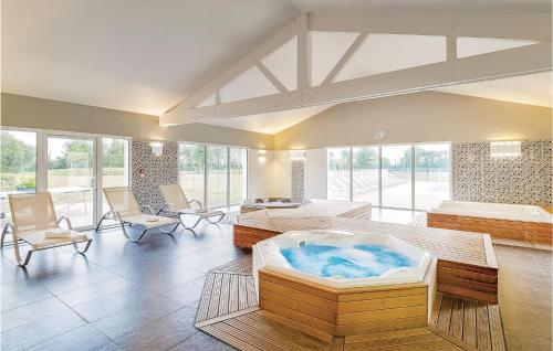 Stunning home in Talmont Saint Hilaire with 2 Bedrooms, Outdoor swimming pool and Heated swimming pool