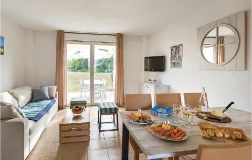Stunning home in Talmont Saint Hilaire with 2 Bedrooms, Outdoor swimming pool and Heated swimming pool