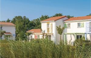 Stunning home in Talmont Saint Hilaire with 2 Bedrooms, Outdoor swimming pool and Heated swimming pool