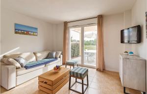Stunning home in Talmont Saint Hilaire with 2 Bedrooms, Outdoor swimming pool and Heated swimming pool