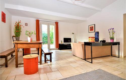 Stunning home in Tavel with 2 Bedrooms, WiFi and Outdoor swimming pool