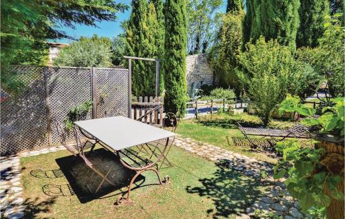 Stunning home in Tavel with 2 Bedrooms, WiFi and Outdoor swimming pool