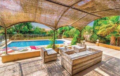 Stunning home in Thzan-ls-Bziers with 5 Bedrooms, WiFi and Heated swimming pool