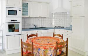 Stunning home in Trvou Treguignec with 3 Bedrooms and WiFi
