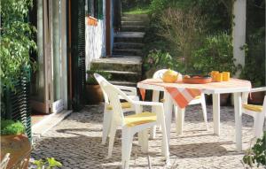 Stunning home in Urzal- Carvoeira with 2 Bedrooms and WiFi