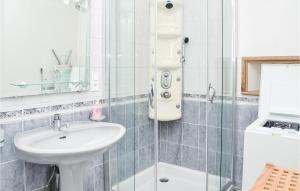 Stunning home in Valdalliere with 2 Bedrooms and WiFi