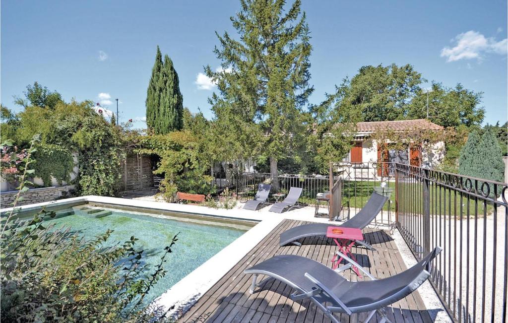 Maison de vacances Stunning home in Velleron with 3 Bedrooms, Internet and Outdoor swimming pool  84740 Velleron