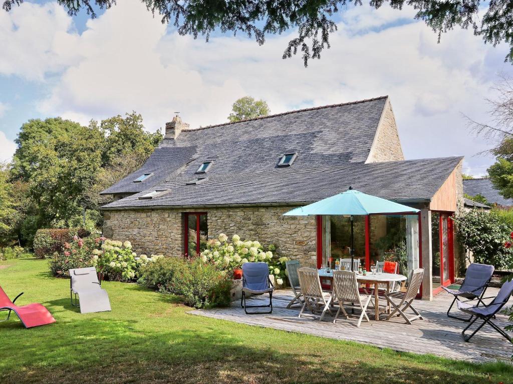 Stunning home in Velleron with 3 Bedrooms, Internet and Outdoor swimming pool 84740 Velleron