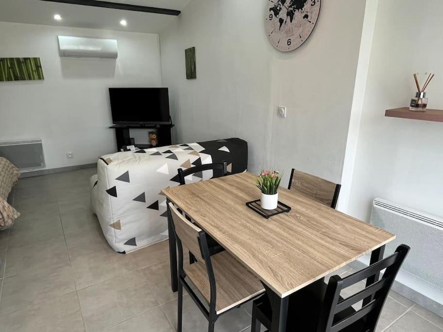 Stunning home in Ville di Paraso with 1 Bedrooms, WiFi and Outdoor swimming pool