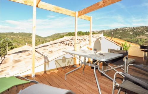 Stunning home in Villeseque des Corbier with 2 Bedrooms