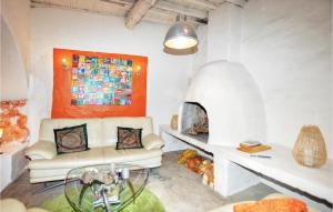 Stunning home in Villeseque des Corbier with 2 Bedrooms