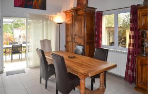 Stunning home in Villetelle with Outdoor swimming pool, WiFi and 3 Bedrooms