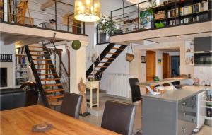 Stunning home in Villetelle with Outdoor swimming pool, WiFi and 3 Bedrooms