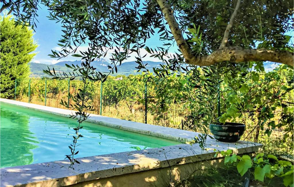 Maison de vacances Stunning home in Viols with 3 Bedrooms, WiFi and Outdoor swimming pool  84150 Violès