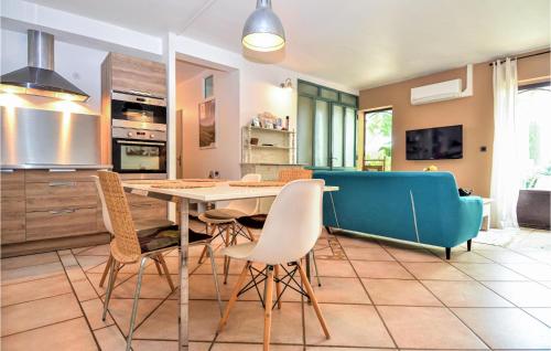 Stunning home in Viols with 3 Bedrooms, WiFi and Outdoor swimming pool