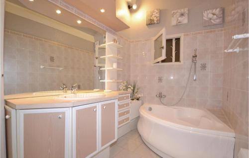 Stunning home in Visan with 1 Bedrooms and WiFi