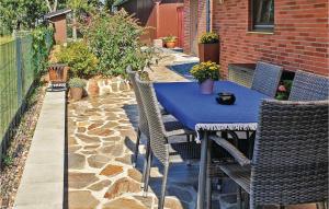 Stunning home in Wurster Nordseekste with 3 Bedrooms and WiFi
