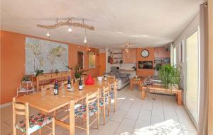 Stunning house in St Martin d Ardche with WiFi and 5 Bedrooms