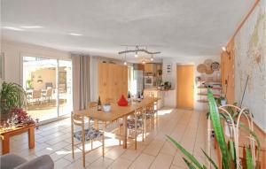Stunning house in St Martin d Ardche with WiFi and 5 Bedrooms