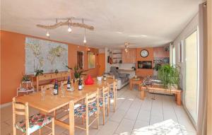 Maison de vacances Stunning house in St Martin d Ardche with WiFi and 5 Bedrooms  07700 Saint-Martin-dʼArdèche -1