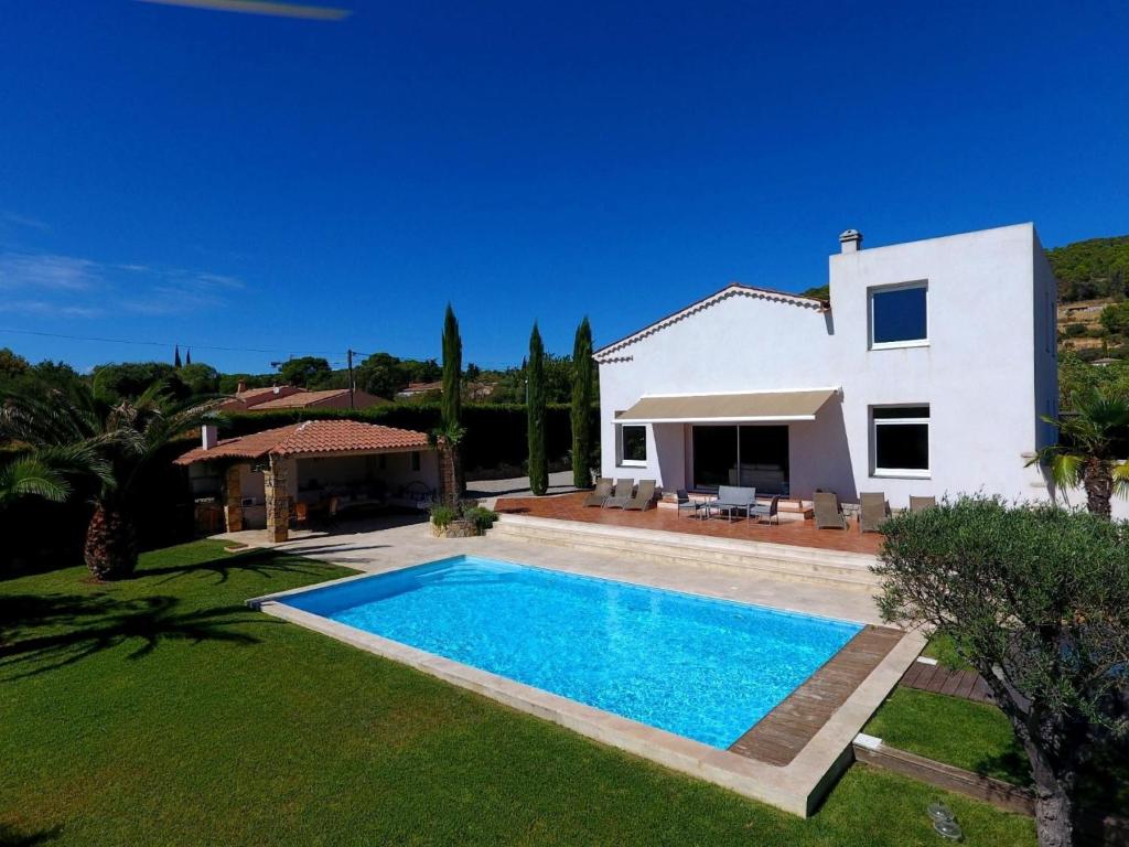 Maison de vacances Stylish holiday home in Lorgues with private heated pool  83510 Lorgues