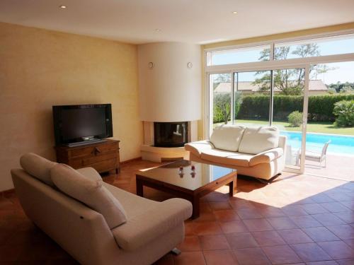Stylish holiday home in Lorgues with private heated pool