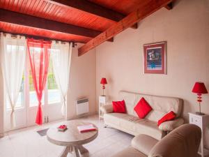 Maison de vacances Stylish Holiday Home with Private Swimming Pool in Dordogne  24620 Meyrals Aquitaine