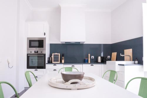 stylishly renovated 4-bedroom historical townhouse with rooftop
