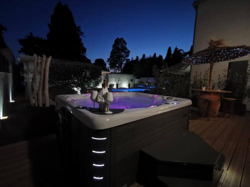 Suite l'inattendu avec Spa privatif et espace bien-être.