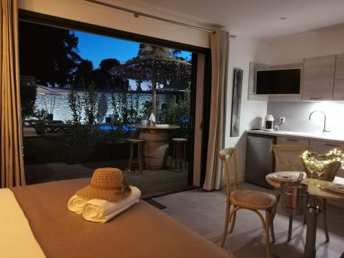 Suite l'inattendu avec Spa privatif et espace bien-être.