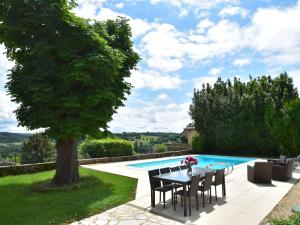 Maison de vacances Sumptuous Mansion in Belves with Pool and Panoramic Sea Views  24170 Belvès Aquitaine