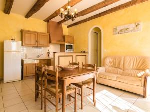 Maison de vacances Sunny and well restored and furnished house near a large recreational lake  24270 Payzac Aquitaine