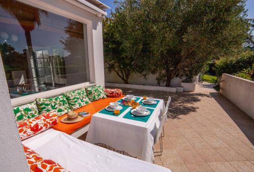 Sunny Meco House -4 bedroom house with pool