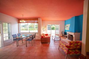 Sunny Meco House -4 bedroom house with pool