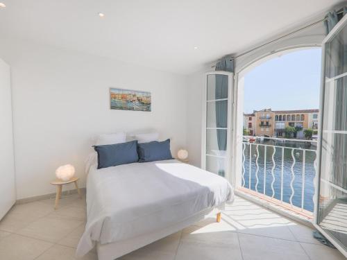 Superb holiday home in Port Grimaud with jetty