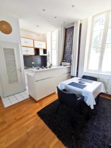 Maison de vacances Superbe appartement pour 5 quartier du Vieux Port 1 rue de la Monnaie 17000 La Rochelle -1