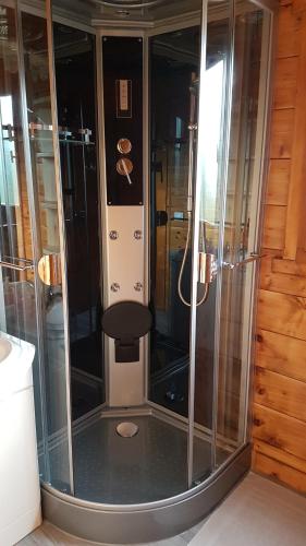 SUPERBE CHALET SITE PAISIBLE AVEC PISCINE CHAUFFEE