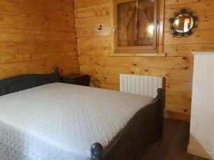 SUPERBE CHALET SITE PAISIBLE AVEC PISCINE CHAUFFEE