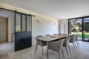 Superbe maison dans un parc boise a 5 min a pieds de la mer