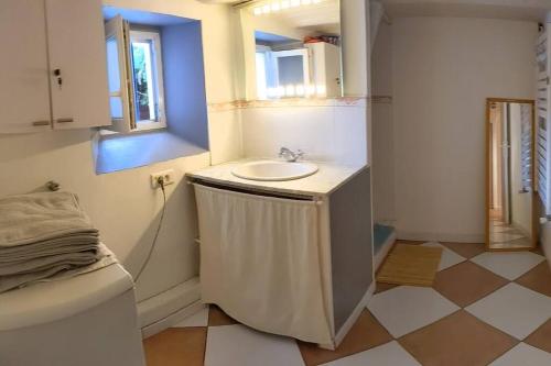 Superbe meulière avec grand espace de vie, jardin