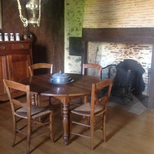 Maison de vacances superbe petite maison de caractère dans le Cantal 5  Rue André Mouly 15600 Maurs Auvergne