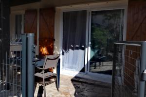 Superbe rez de jardin dans résidence avec piscine privée, proche village naturiste