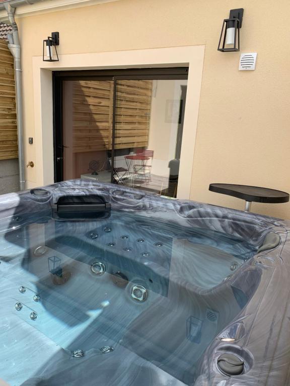 Maison de vacances Sylina Spa avec Jacuzzi Privé 98 Grande Rue 89340 Villeblevin