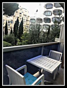 T1 apartment, seaside, near restaurants, shops, activities, casino