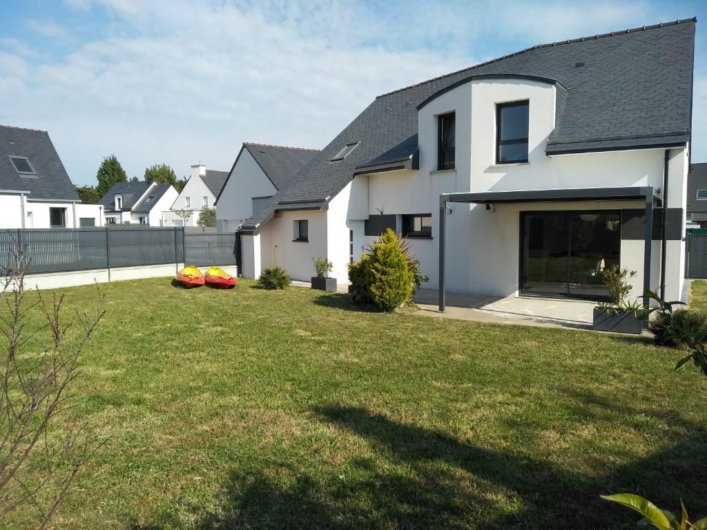 T1 DU FORT en rez-de-chaussée de villa avec TERRASSE à 5mn DES PLAGES en voiture ENTRE MER ET FORÊT 83140 Six-Fours-les-Plages