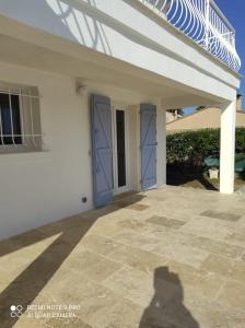 T2 aperçu mer à Janas complètement renové