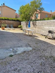 Maison de vacances T2 en rez de villa avec jardin à 800m de la plage, à la semaine 41 Avenue Jean Moulin 83220 Le Pradet Provence-Alpes-Côte d\'Azur