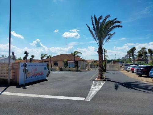 T3 60 m2 SUR SITE AVEC PISCINES ET MER A 200 M