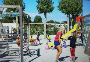 T3 60 m2 SUR SITE AVEC PISCINES ET MER A 200 M